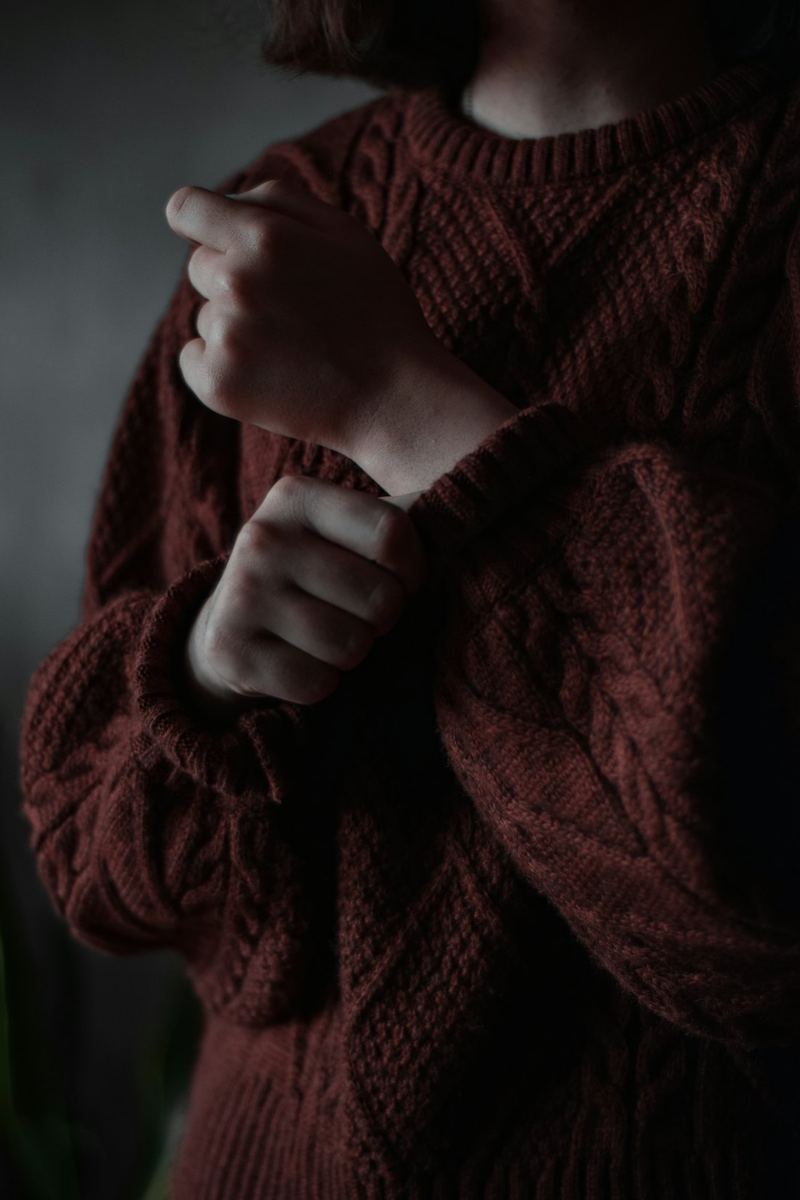 Sweter z warkoczem